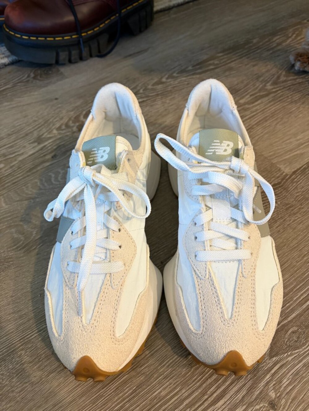 New Balance 327 Cream White Sneakers Size 9 Women NWOT Suede Neutral Aesthetic - Picture 9 of 9